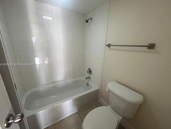 Foto del edificio - 5112 NW 79th Ave