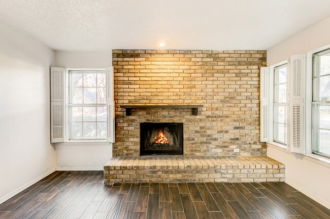 Foto del edificio - 615 Towne House Ln