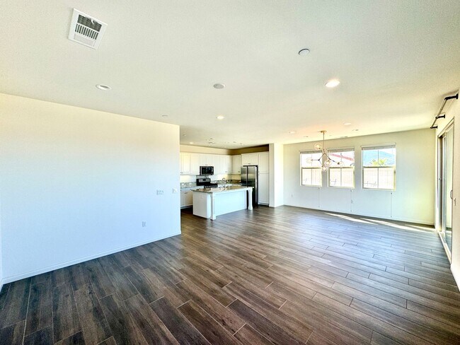 Building Photo - Great 4B/3BA Townhouse in 4S Ranch!