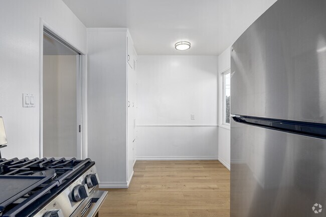 1 habitación, 1 baño - 765 pies cuadrados - Cocina - 7001 Hazeltine Ave