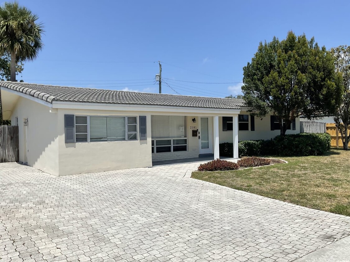 Foto principal - 2181 Imperial Point Dr