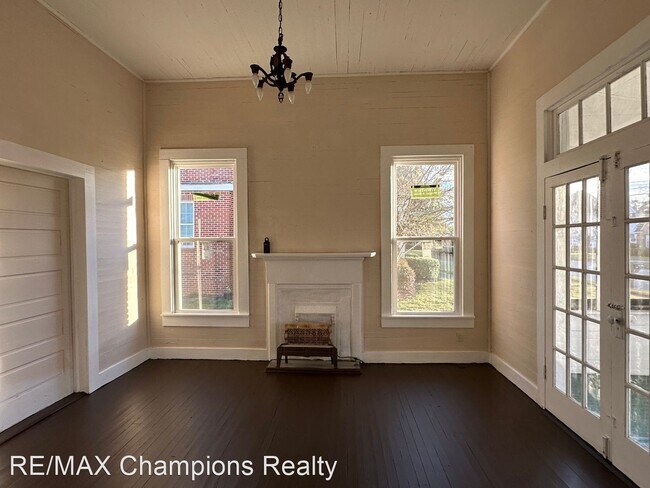 Building Photo - 3 br, 2 bath House - 77 N. Midway