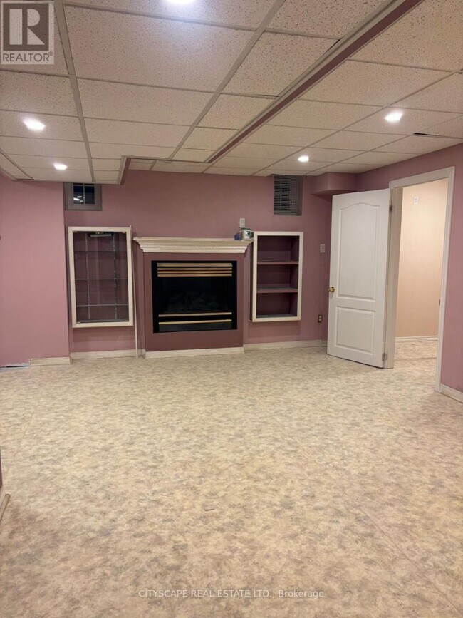 Photo du bâtiment - 6121 Maple Gate Cir
