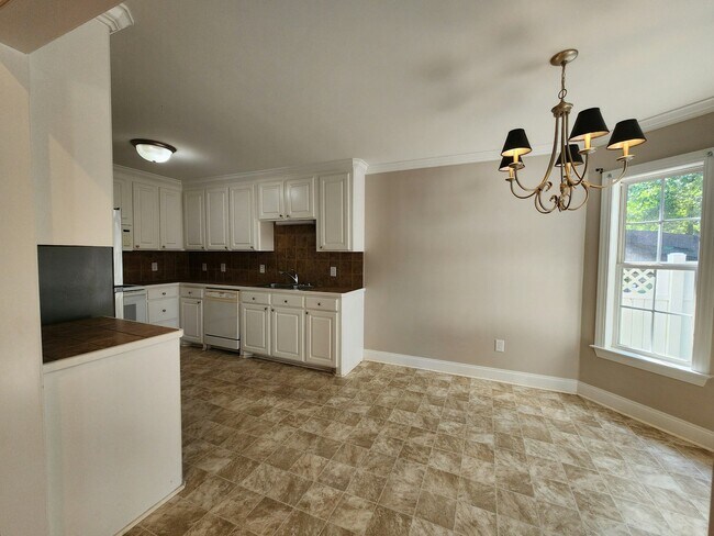 Foto del edificio - 381 Rosemount Dr