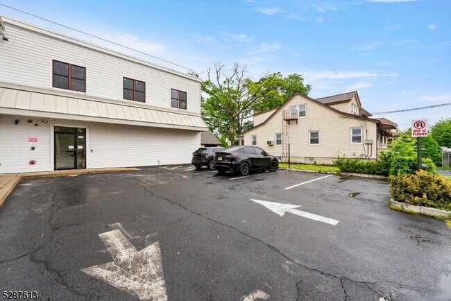 Building Photo - 200 E Edgar Rd