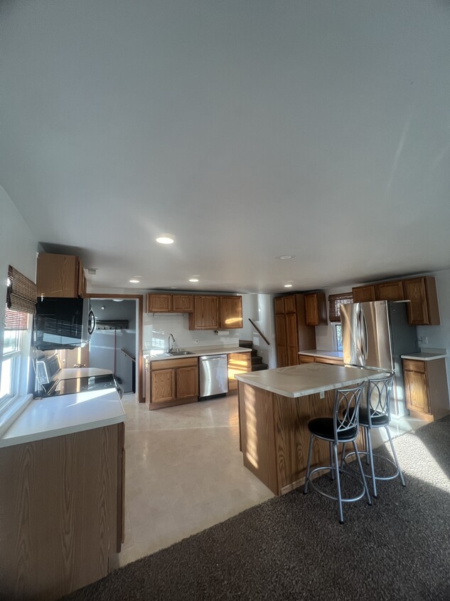 Large Kitchen - 4476 2nd St