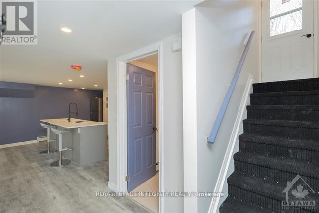 Building Photo - 1105 Falaise Rd