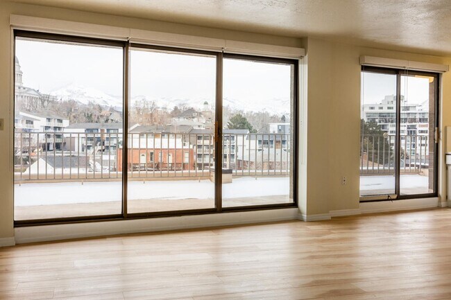 Building Photo - Condo with Amazing Views in the Marmalade District