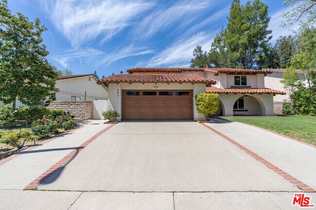 Foto del edificio - 683 Triunfo Canyon Rd