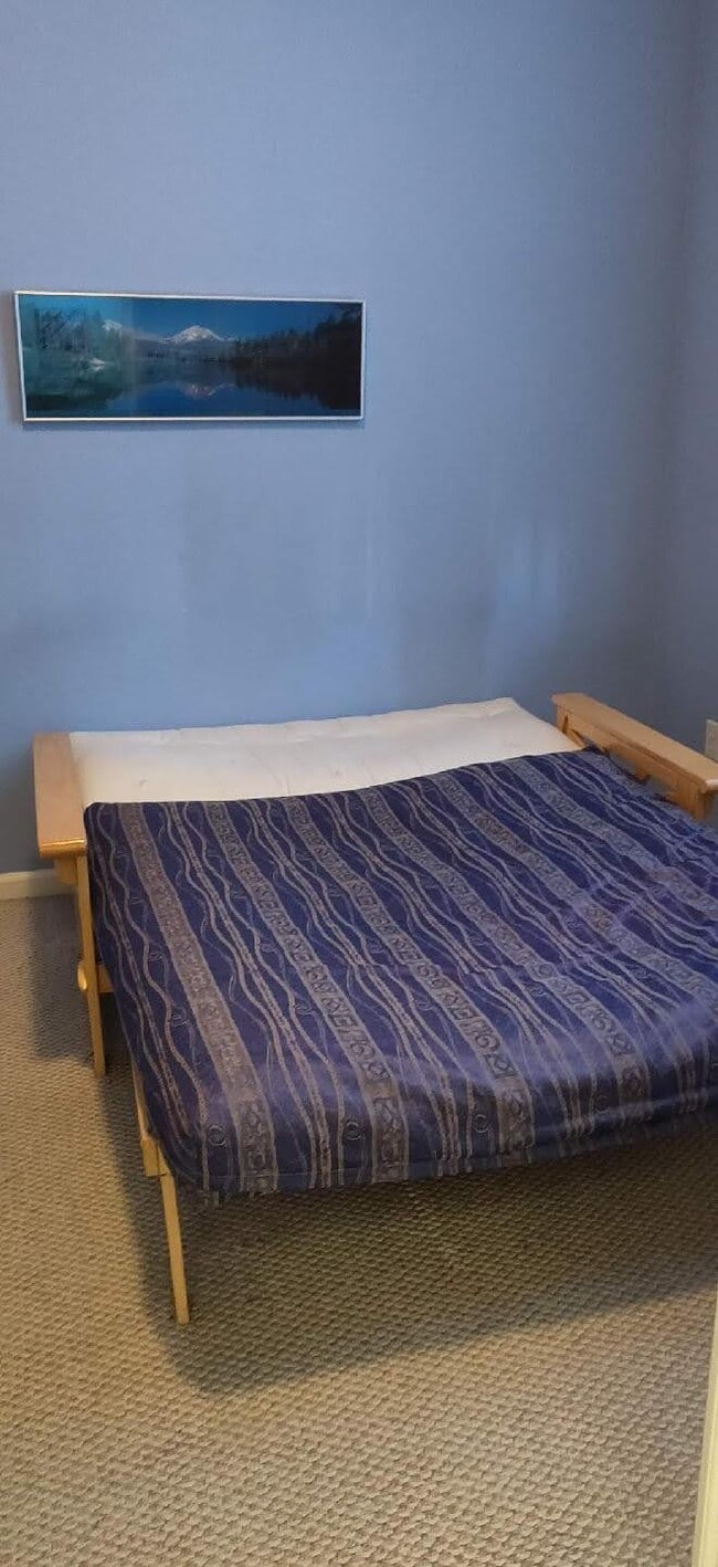 Futon - 1812 Tahoe Pl