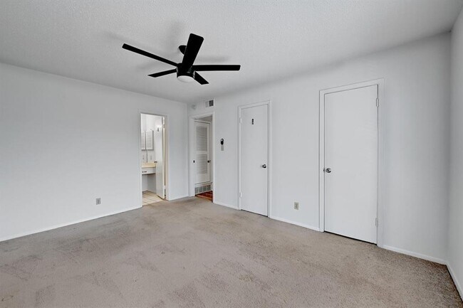 Foto del edificio - 2425 Ashdale Dr