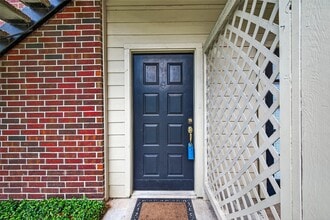 Building Photo - 8055 Cambridge St