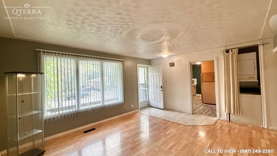 Building Photo - 190 Cedarvale Cres