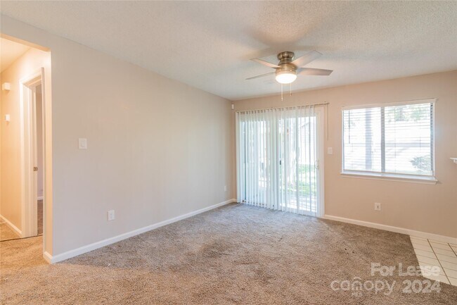 Building Photo - 2539 Stockbridge Dr