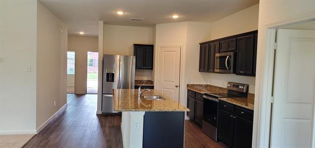 Foto del edificio - 709 Peach Tree Ln