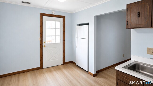 Foto del edificio - 708 Howe Ave
