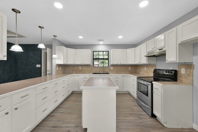 Foto del edificio - 15876 Pecan Dr