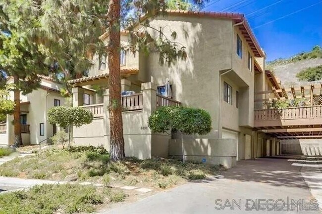 Foto del edificio - 5838 Mission Center Rd