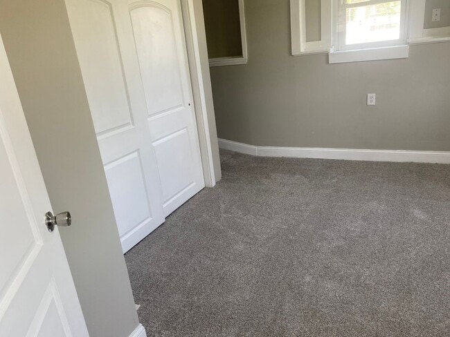 Building Photo - Beautiful 4 Bed Ready for Move In!
