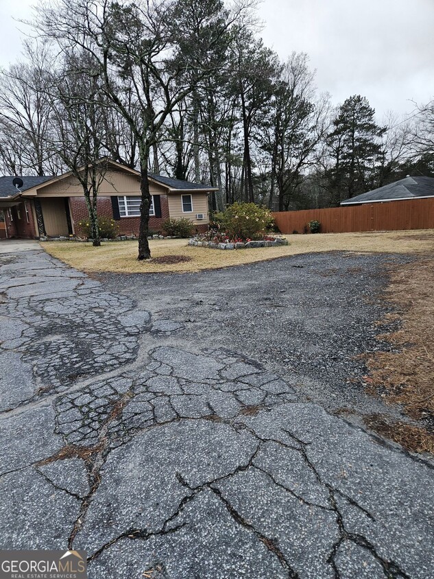 Foto principal - 2045 S Stone Mountain Lithonia Rd