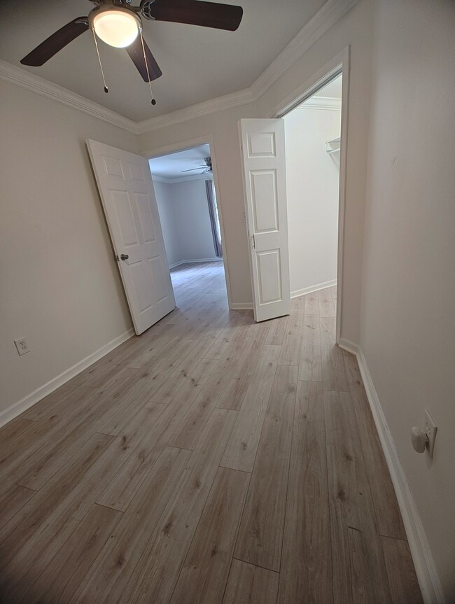 Building Photo - 322 Elm St