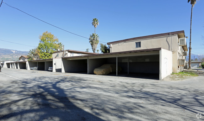 Parking - Elm Street Apartments