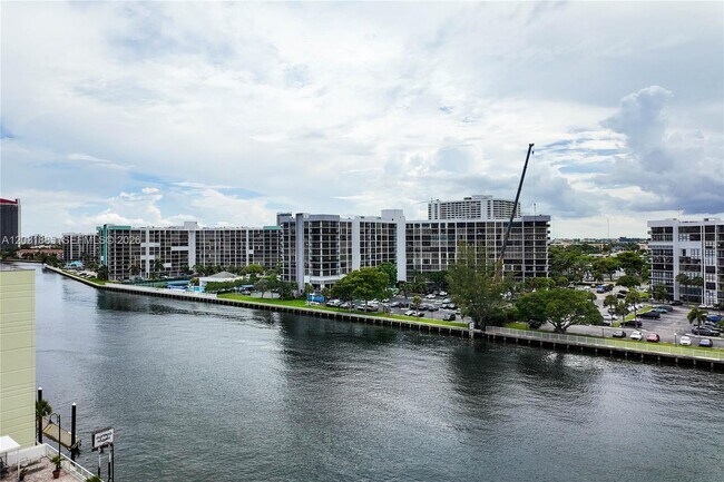 Building Photo - 3000 S Ocean Dr