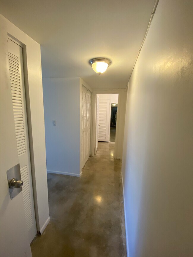 Foto del edificio - 9660 W Bay Harbor Dr