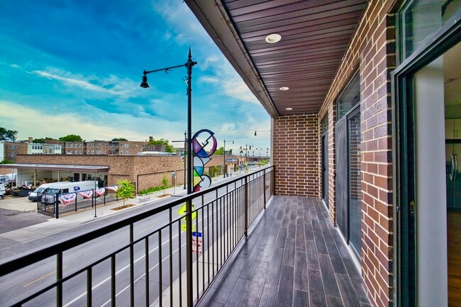 Building Photo - 2515 W Lawrence Ave