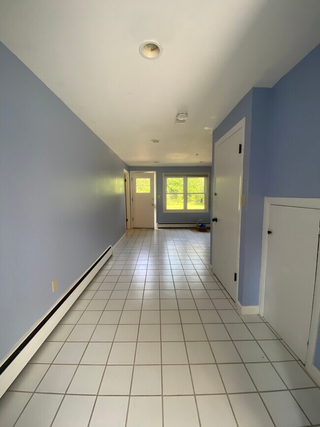 Building Photo - 46 Hallen Ave