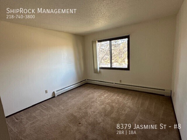 Foto del edificio - 8379 Jasmine St