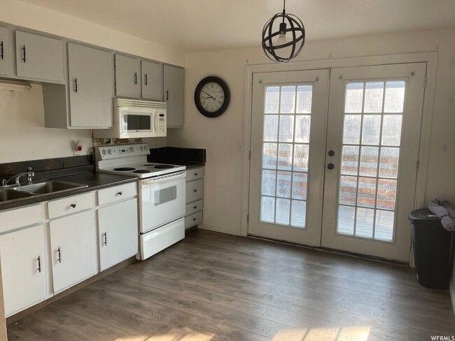 Building Photo - CS-South Main Street Duplex