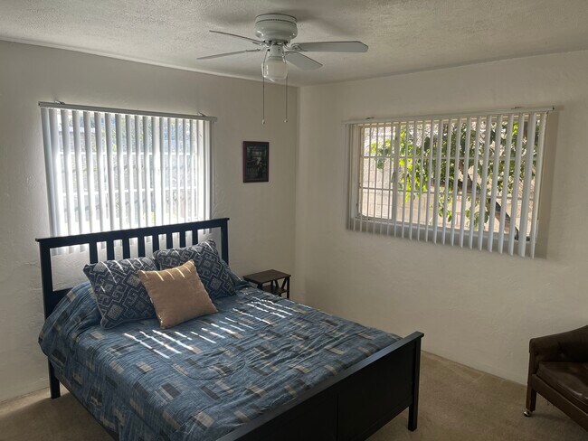 Foto del edificio - 1341 E Lemon St