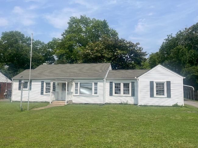 Building Photo - 1402 N Tennessee Blvd