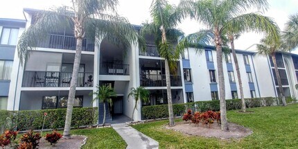 Building Photo - 1009 Green Pine Blvd