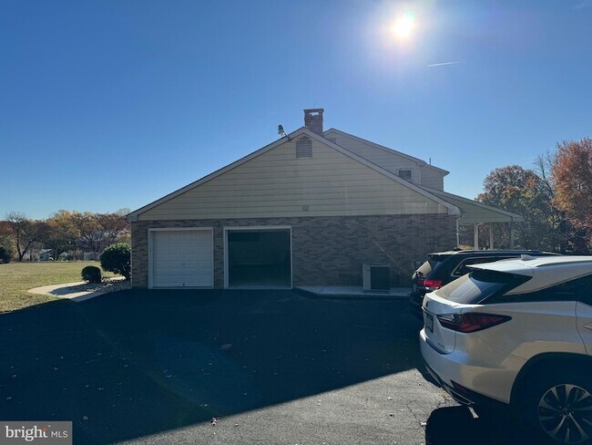 Foto del edificio - 1305 Hawthorne Ln