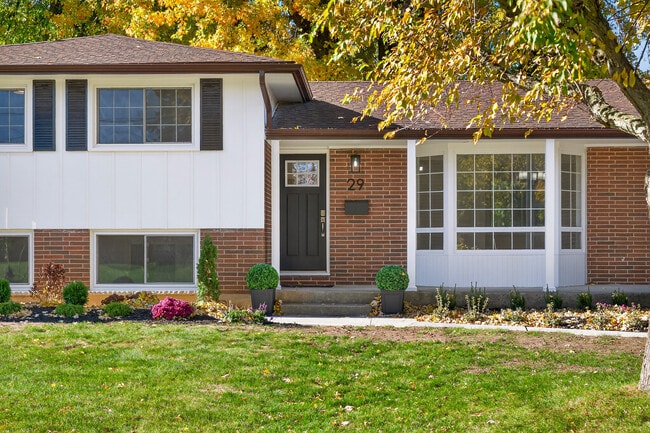 Photo du bâtiment - 29 Kings Grant Rd