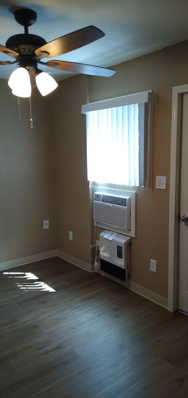 LIVING AREA - 1931 K Ave
