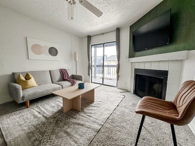 Foto del edificio - 1071 Clayton Ln