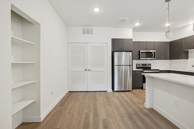 Building Photo - Vista at Silver Oaks