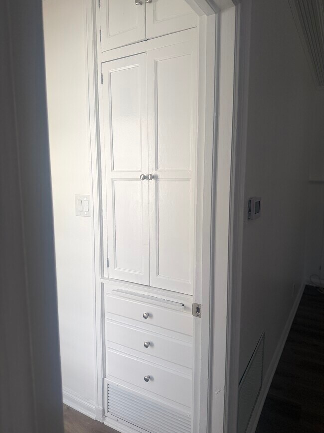 Armario de ropa blanca n.º 1 - 3645 Monon St