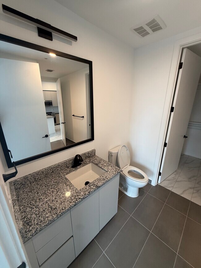 Foto del edificio - 2507 NE 182nd St