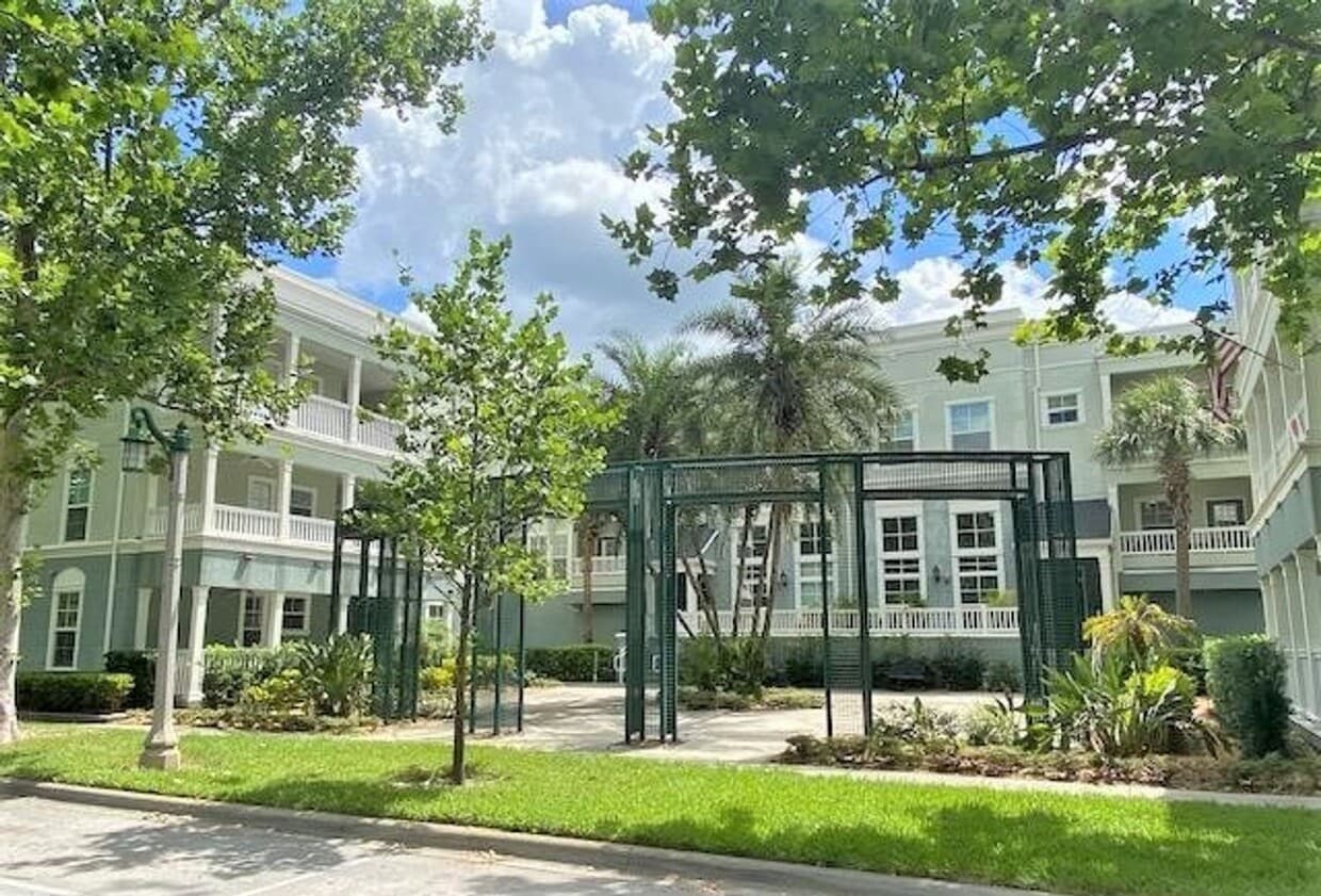 Primary Photo - 2 Bedroom + Den and 1 Car Garage, Pet frie...