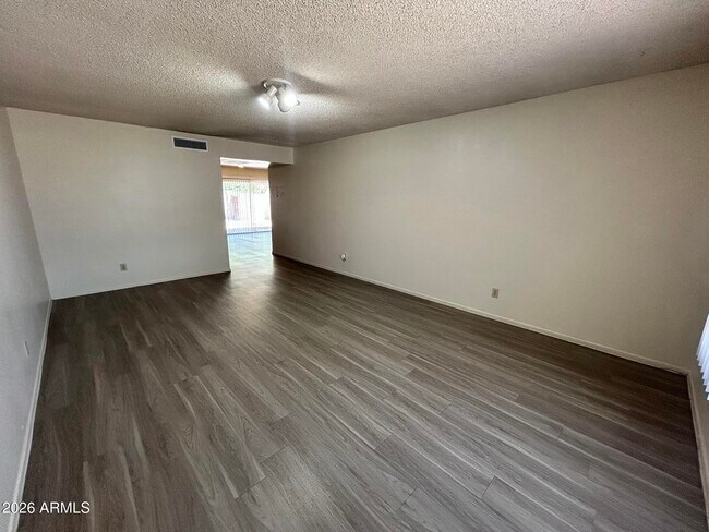 Foto del edificio - 5309 S River Dr