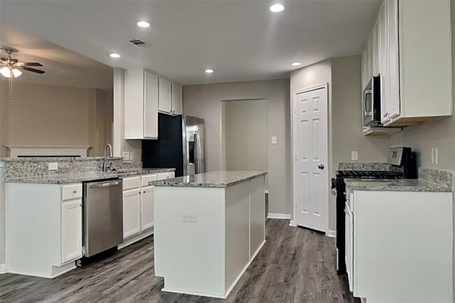 Building Photo - 9915 Tulip St