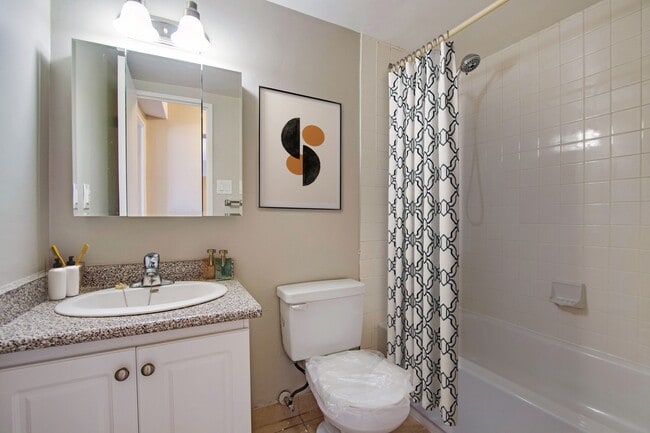 Building Photo - 10 Bridletowne Circle 20, 30, 40 & 50 Aurora