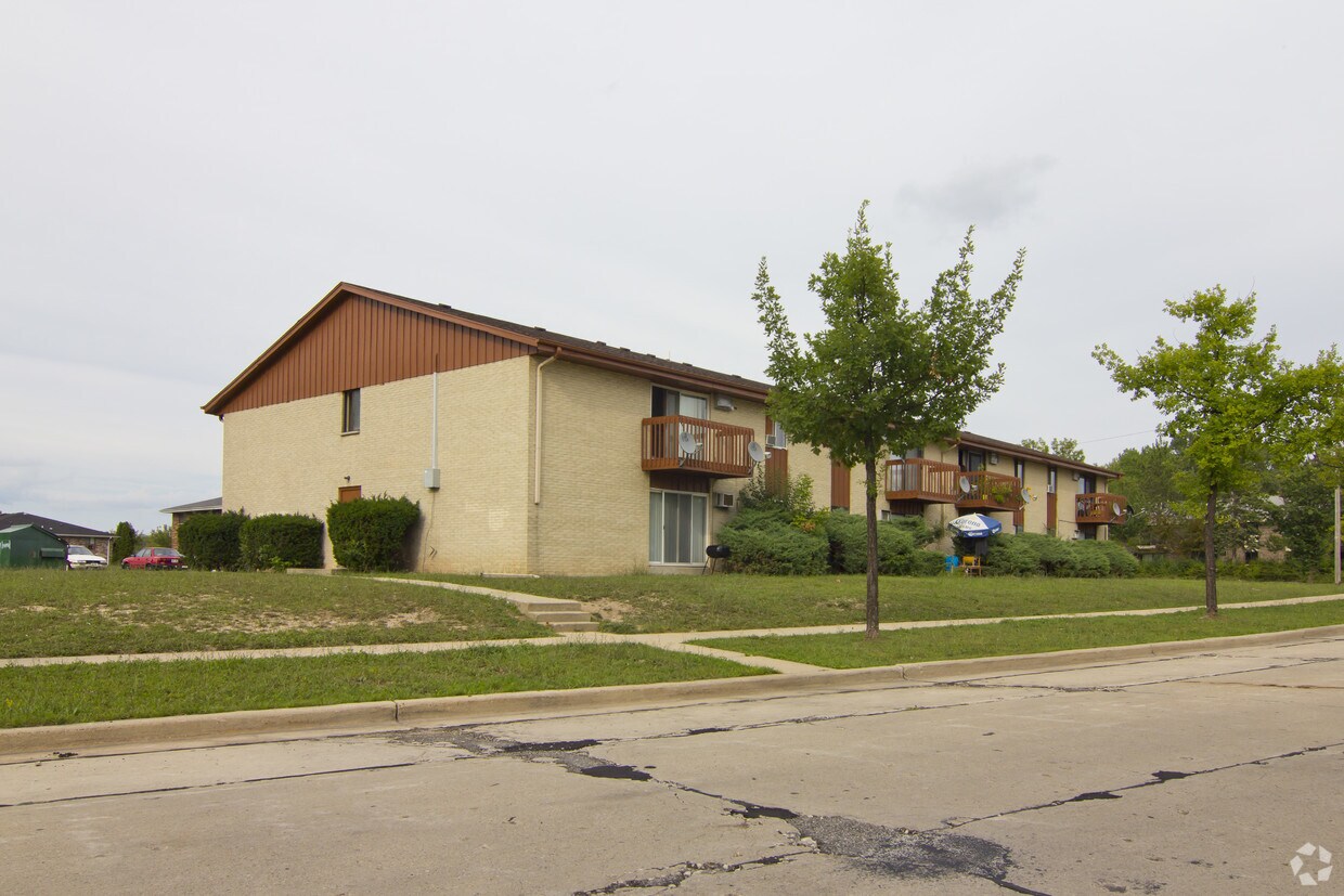 Building Photo - 9003 N 96th St