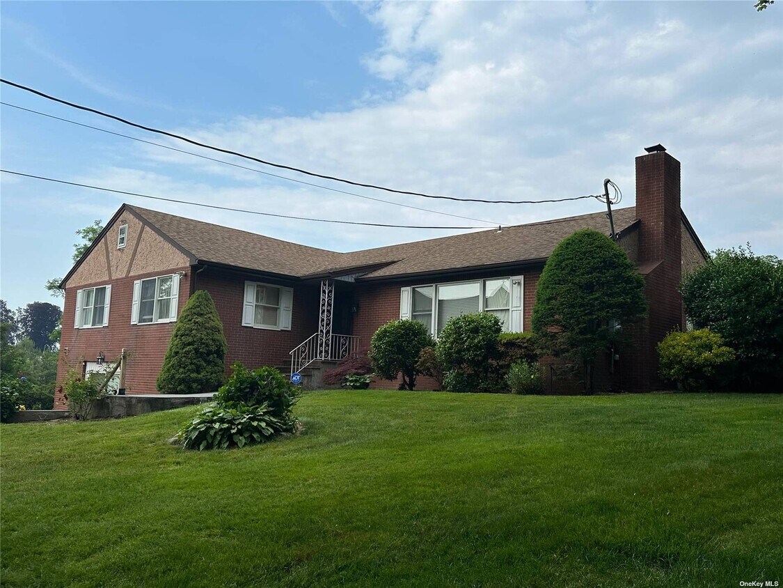 Primary Photo - 24 Sunview Dr