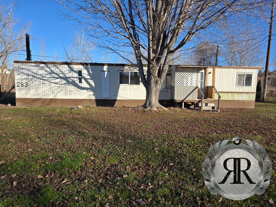 Foto principal - 2 Bedroom, 1 bath, Singlewide Manufactured Home in Selah