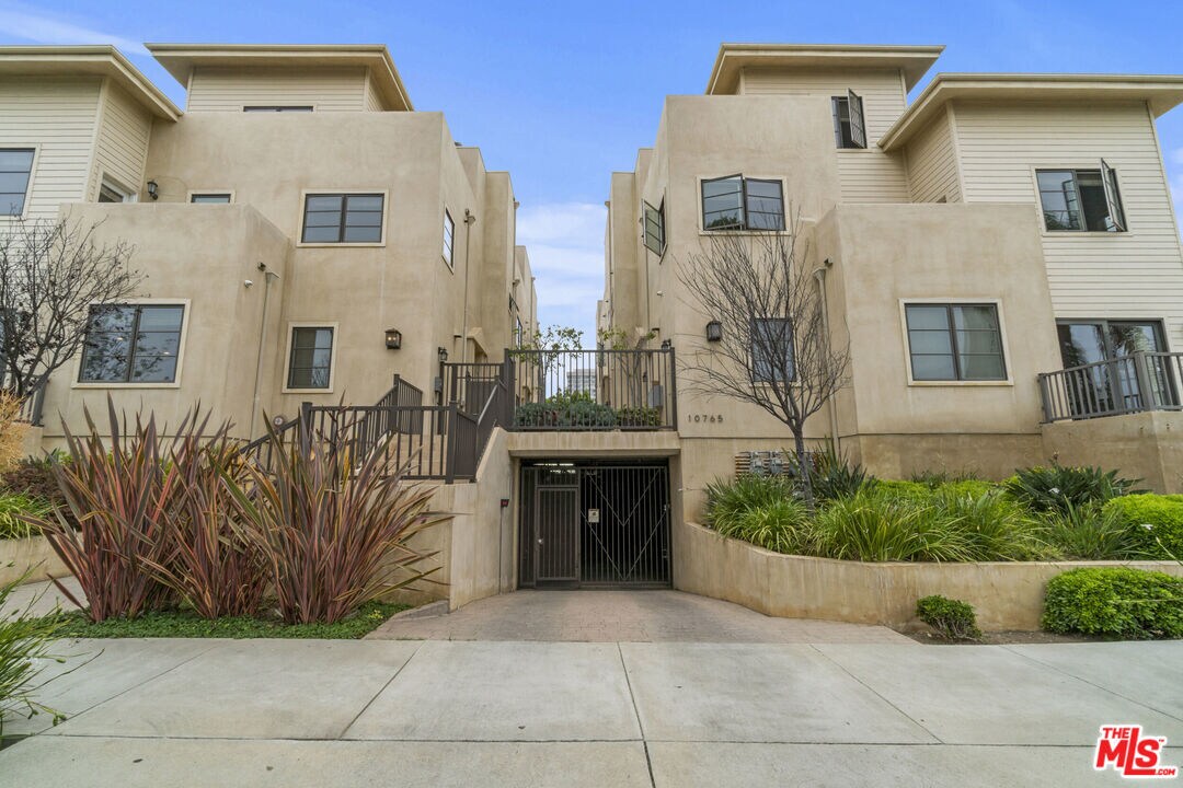 Primary Photo - 10765 Wilkins Ave